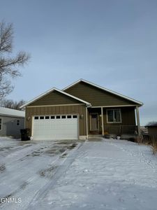 132 2nd St SW, Watford City, ND, 58854