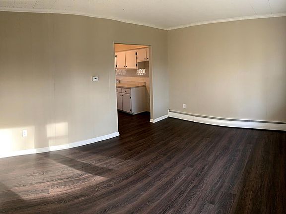 Living Room - 13.5' x 11.5'