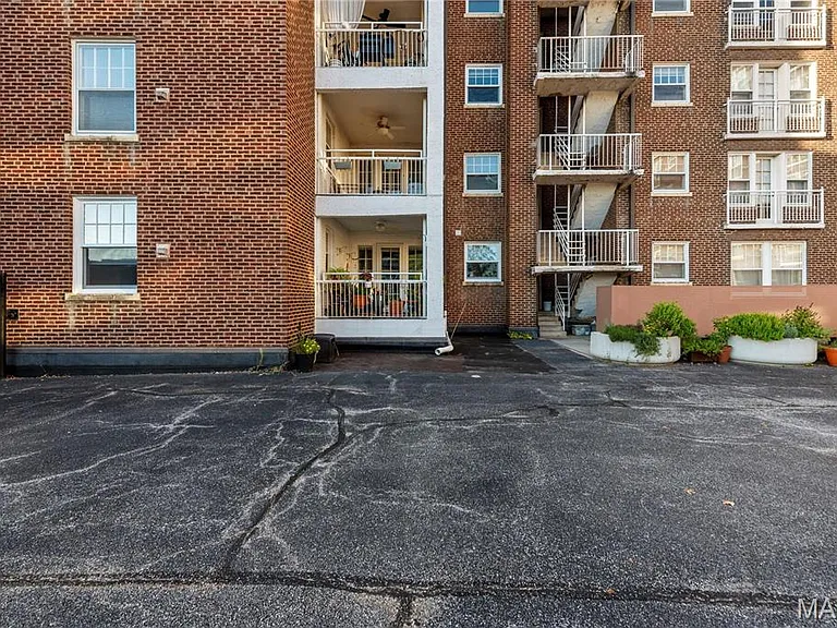 5510 Waterman Blvd #202 — Photo 41