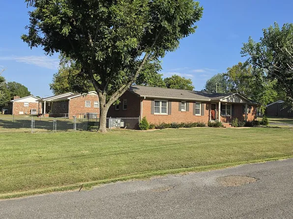 2 Park St, Fayetteville, TN 37334
