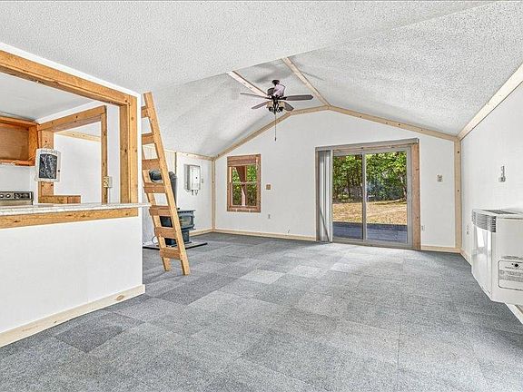 4th image of 37975 Clover Cir