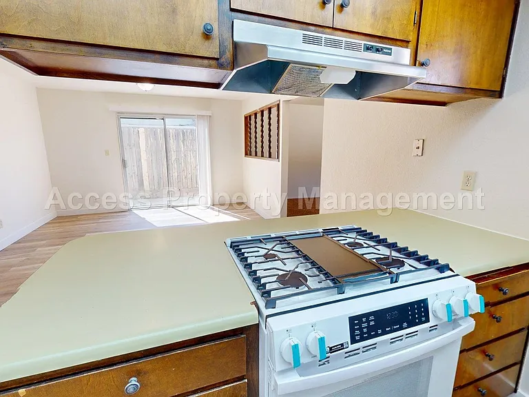 1516 Floyd Ave — Photo 13