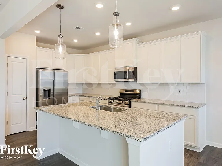 613 Goldburn Way — Photo 6