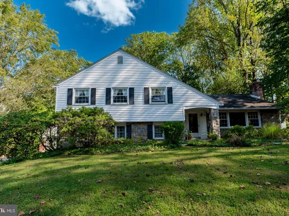 127 Deerfield Rd, Broomall, PA 19008