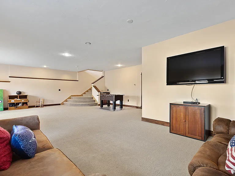 131 Erik Dr — Photo 11