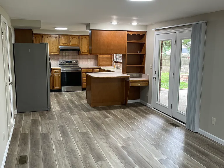 7431 Troy Manor Rd — Photo 6