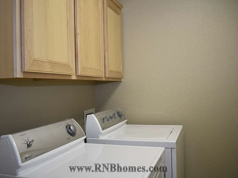 2103 Ferry Cir — Photo 9