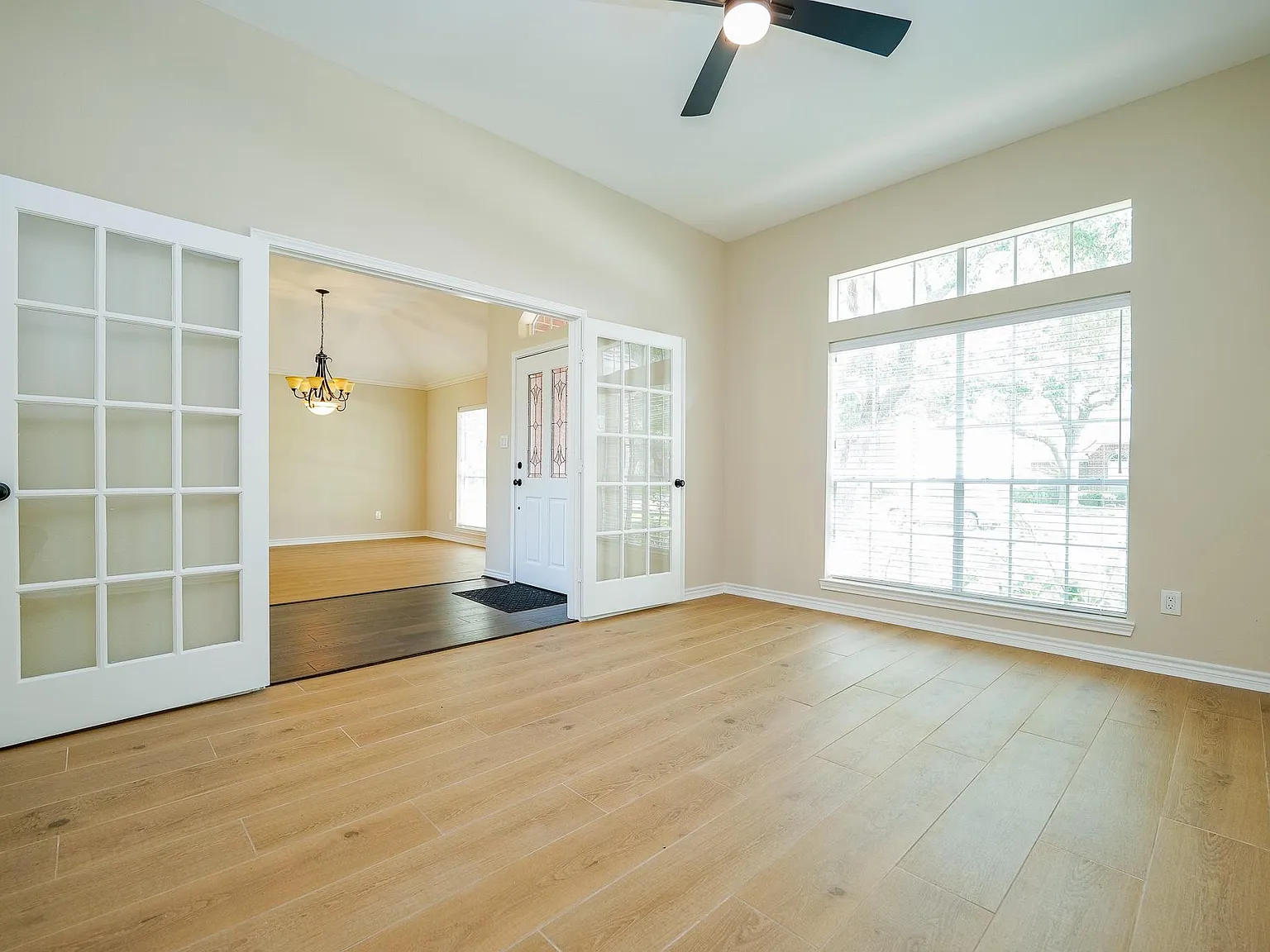 3 bed, 2.0 bath, 2383 sqft, $2,500 — Photo 4