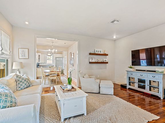 3rd image of 6439 Catina St