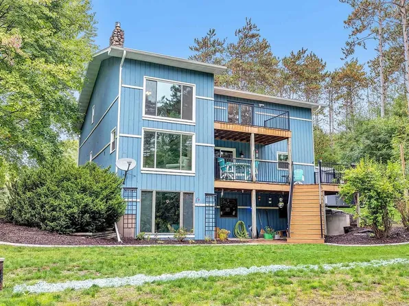 E8451 Timber Ct, New London, WI 54961