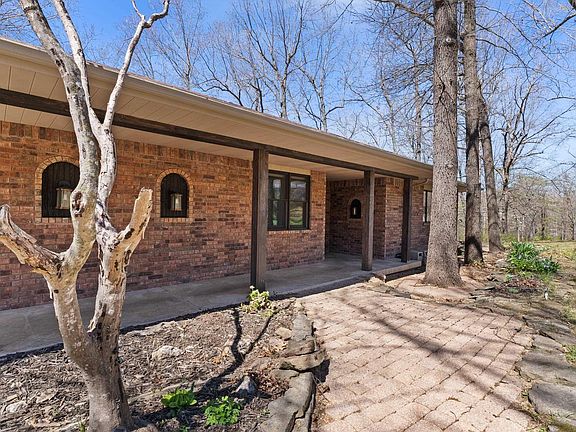 2nd image of 90 Lake Ln