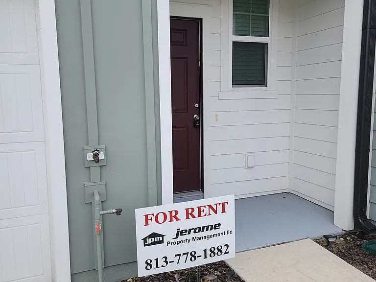 11805 Sylvia St — Photo 3