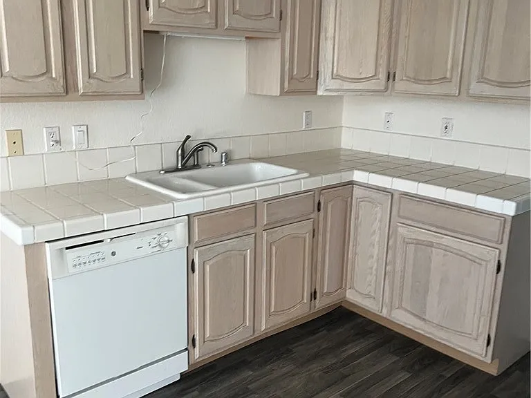 701 Capri Dr #11B — Photo 11