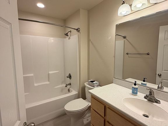 5th image of 5122 Aster Ln