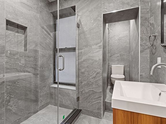 4th image of 188 6th Ave #2F