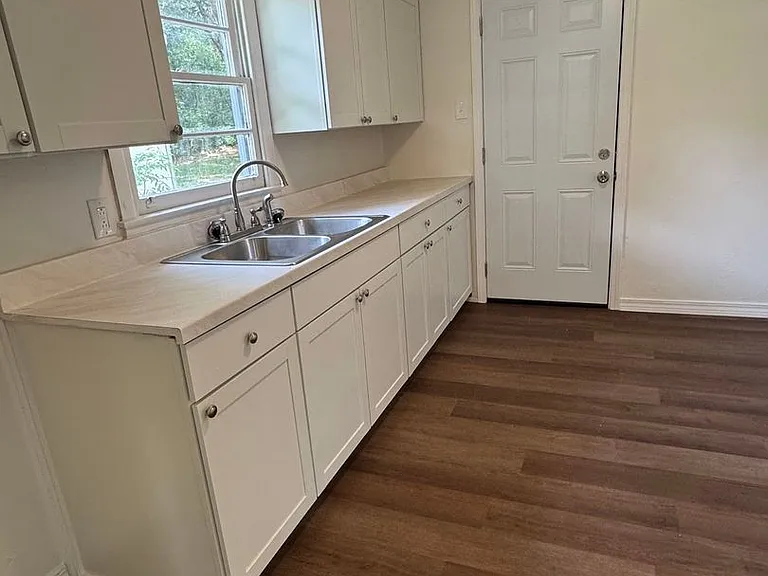3923 Moffett Ct — Photo 3