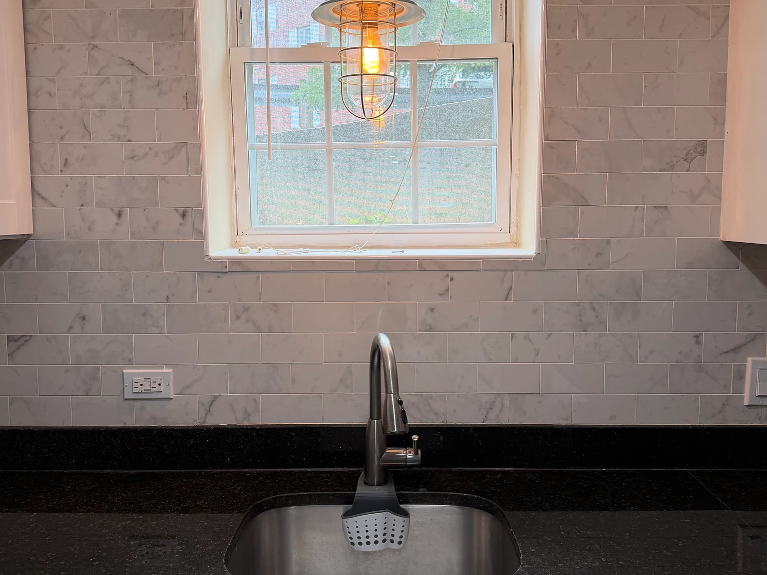 3 bed, 1060 sqft, $3,100 — Photo 3