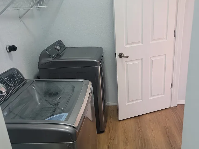 1418 Laguna Ct NE — Photo 42