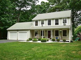 18 Oak Dr, Mansfield, CT 06250