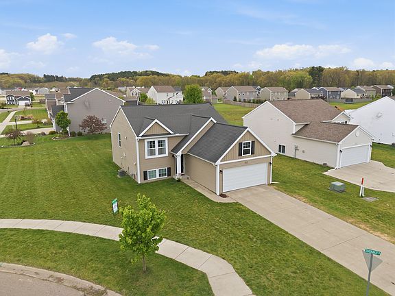 2nd image of 59103 Silvergrass Dr