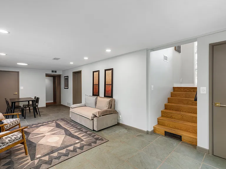 24179 Locust St — Photo 4