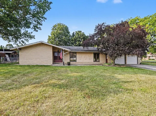 2436 Fountain Ln, Stevensville, MI 49127