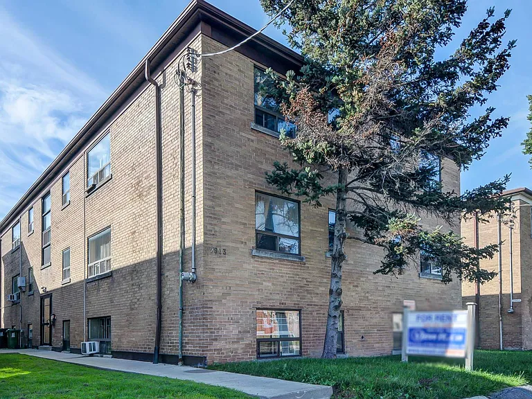 2903 Saint Clair Ave E — Photo 2
