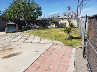 465 1/2 E H St, Colton, CA 92324