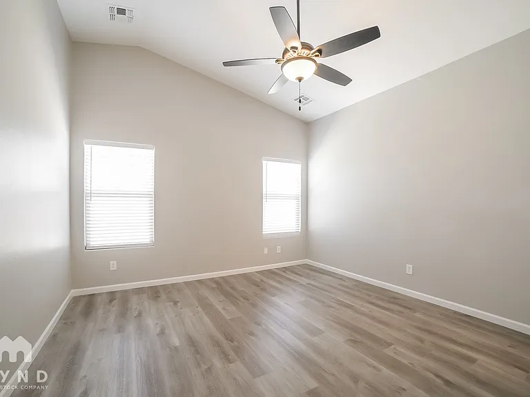 3023 S 87th Dr — Photo 5