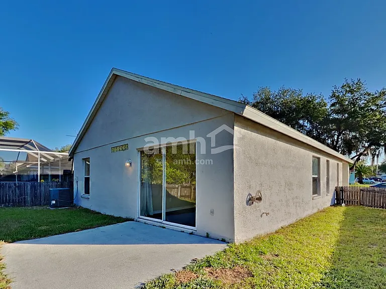 22747 Saint Thomas Cir — Photo 19