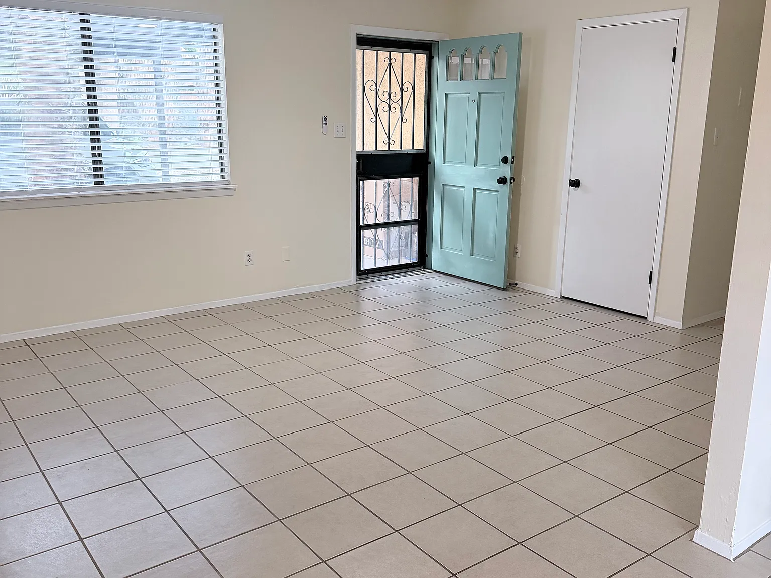 1267 Birch Dr — Photo 3