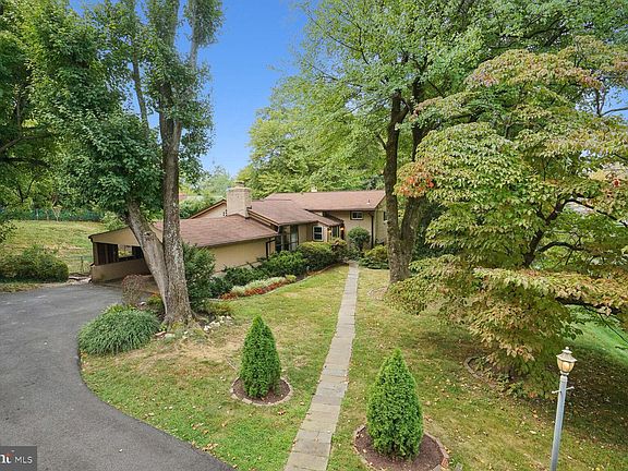 2nd image of 6819 Valley Brook Dr