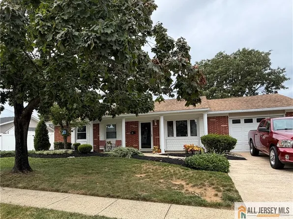 21 Drake Ave, Monroe Township, NJ 08831