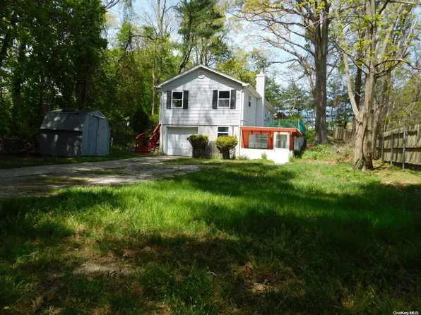 36 Greenbriar Road, Wading River, NY 11792