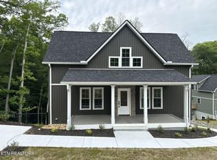 160 California Ave, Oak Ridge, TN 37830