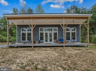 21 Cedar Point Ln, Great Cacapon, WV 25422