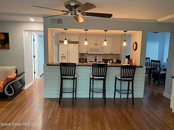 3rd image of 121 Seaport Blvd #9