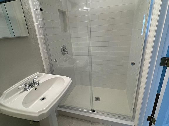 5th image of 2705 Depauw Ave