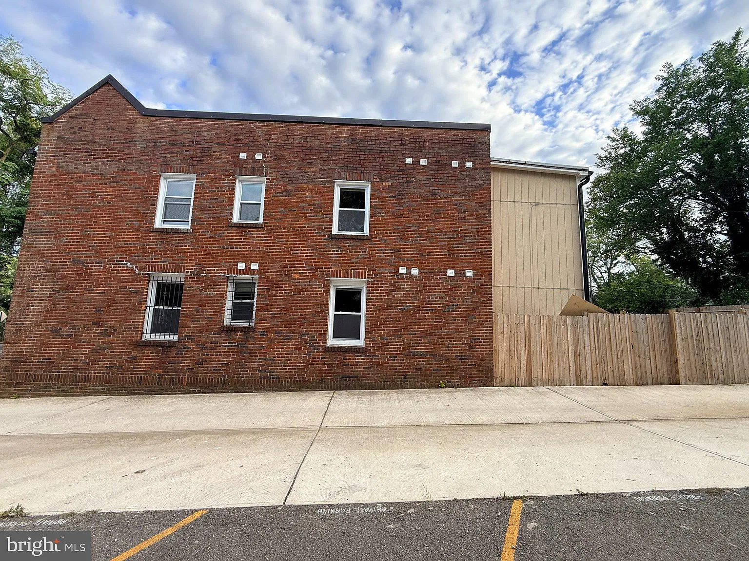 2 bed, 1.0 bath, 860 sqft, $2,500 — Photo 3