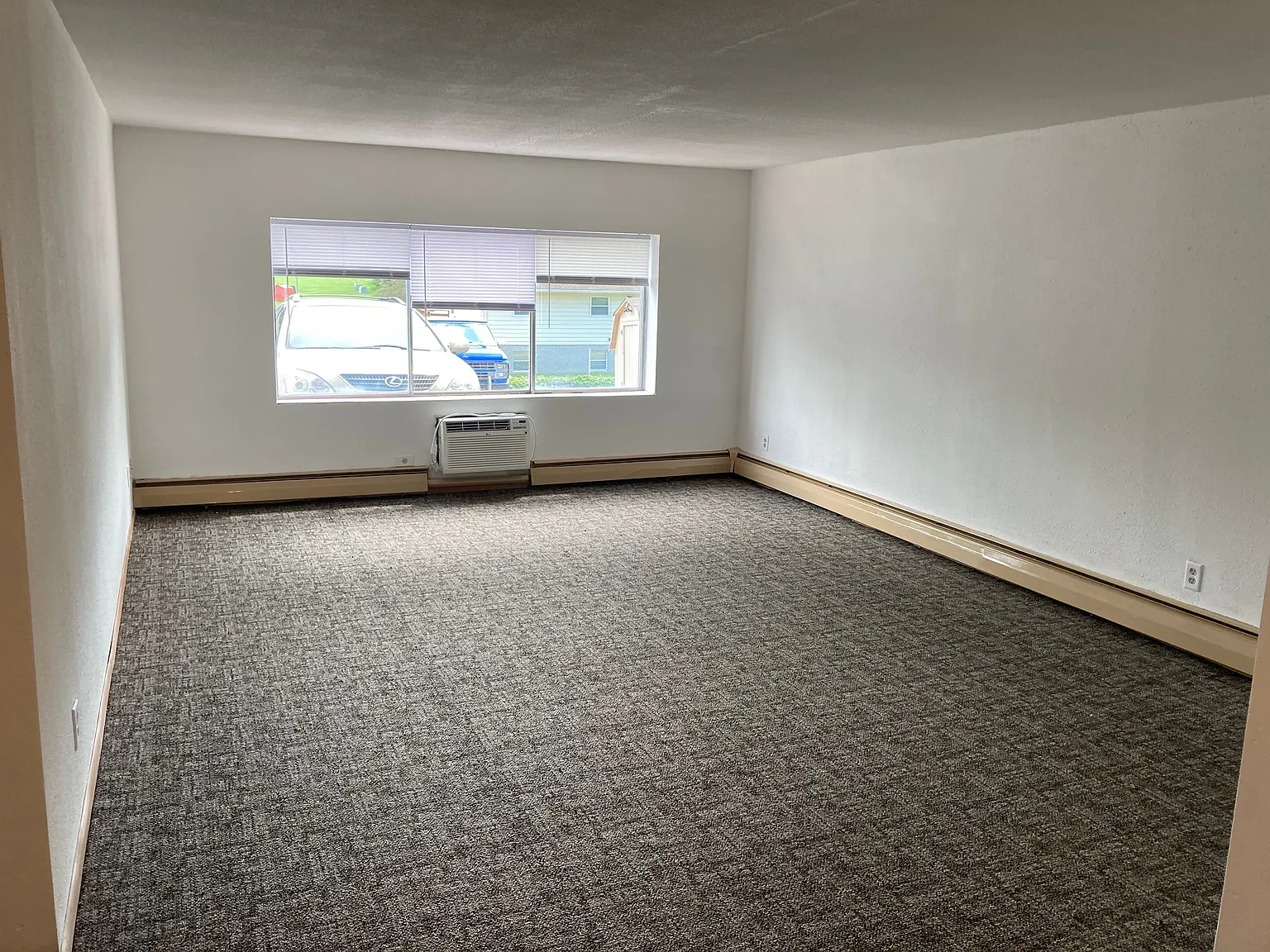 218 W Charlotte St — Photo 3
