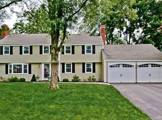 9 Pheasant Hill Dr, West Hartford, CT 06107