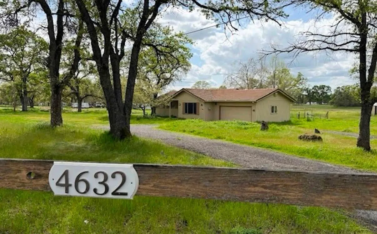 3 bed, 1327 sqft, $2,500 — Photo 1
