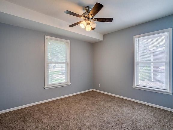 5th image of 306 Bryan Dr