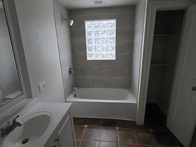 2424 Inga St — Photo 6