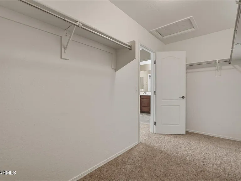 2246 E Fraktur Rd — Photo 18