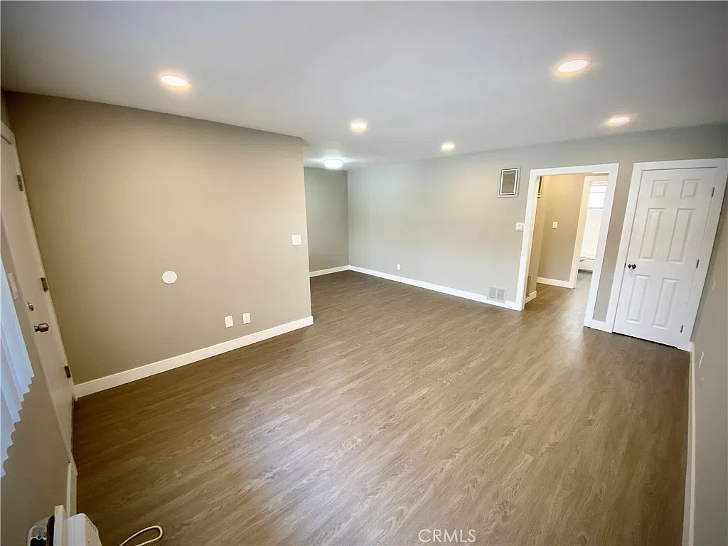 2 bed, 720 sqft, $2,595 — Photo 2