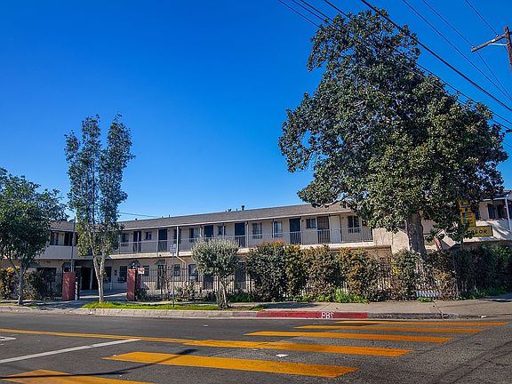 2nd image of 960 E Jefferson Blvd #25