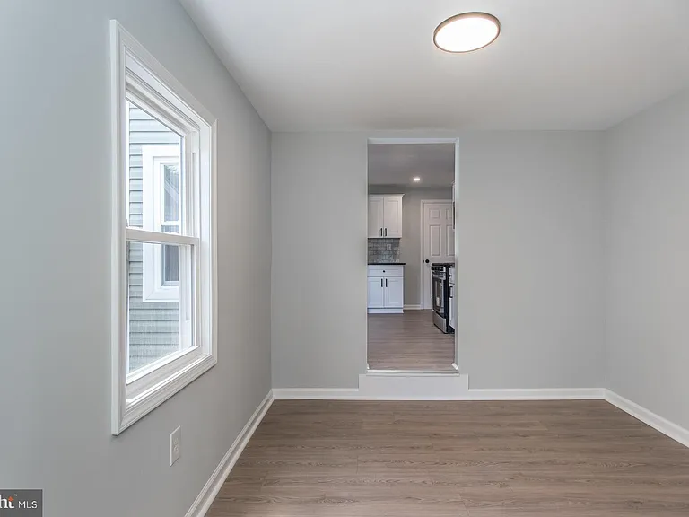 647 Spruce St — Photo 11