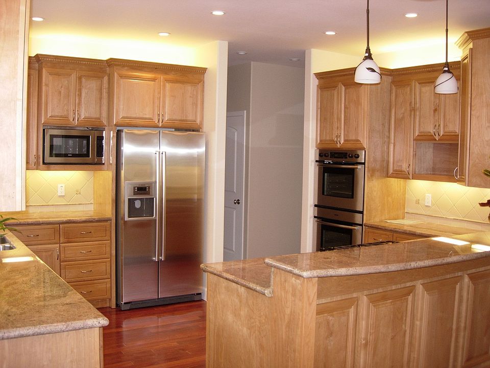 2nd image of 1704 Myrtle St