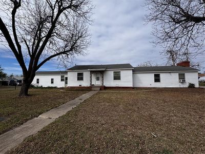 201 E Ercoupe Dr, Midwest City, OK, 73110